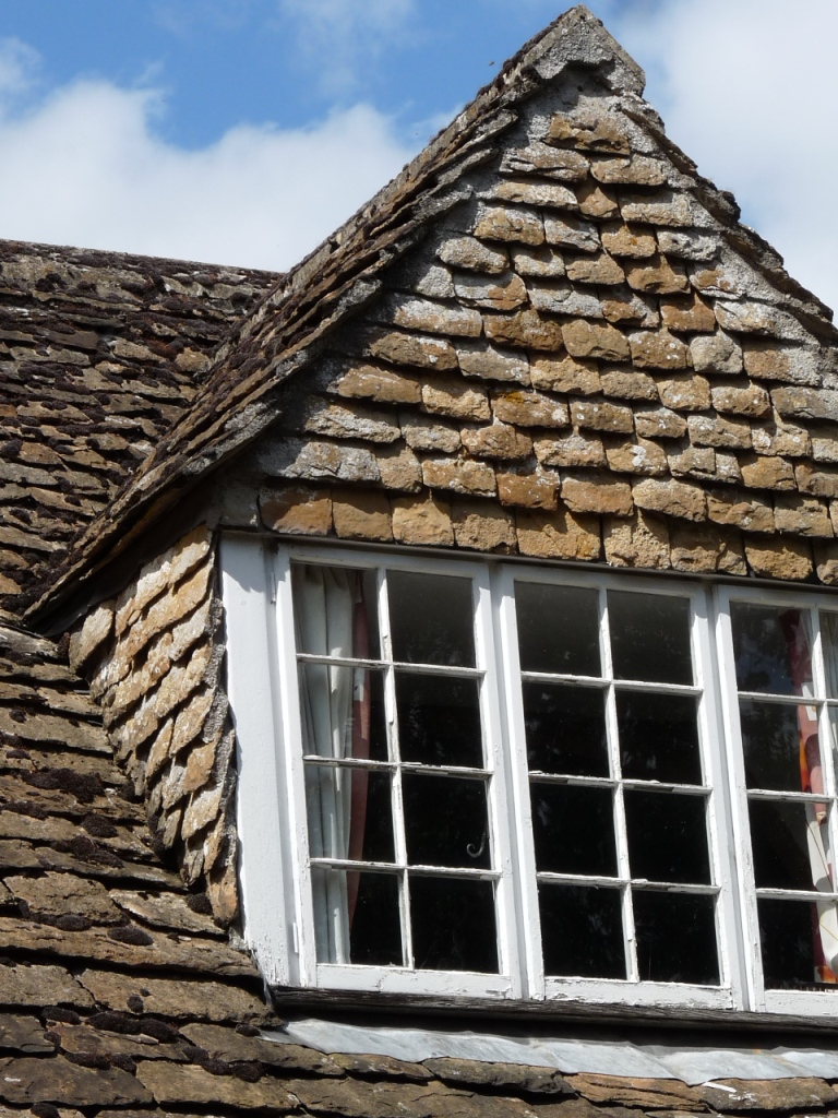 Verticallyhung tiles